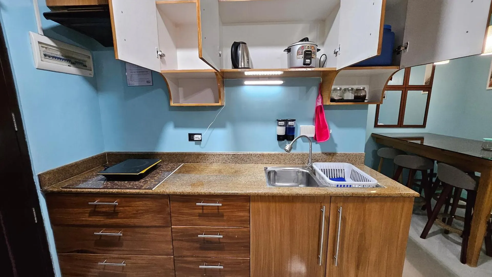 Apartment Spacious & Cozy 1-Bedroom, Sleeps 2-4 Manila